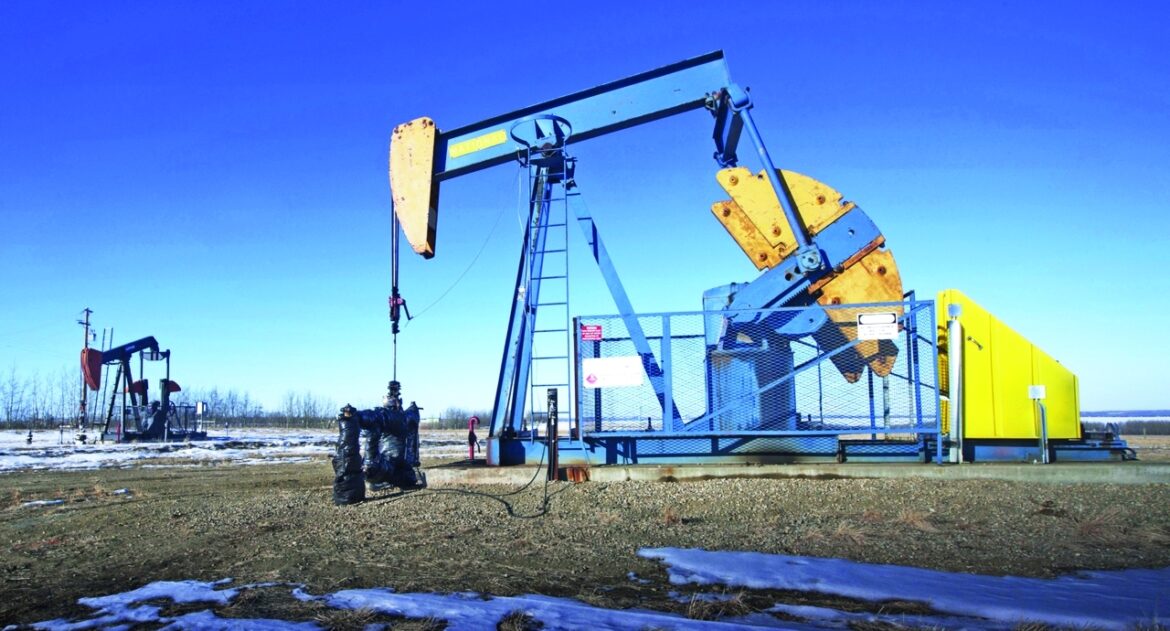 أوبك بلس تؤكد التزامها بخطط خفض إنتاج النفط حتى نهاية عام 2024