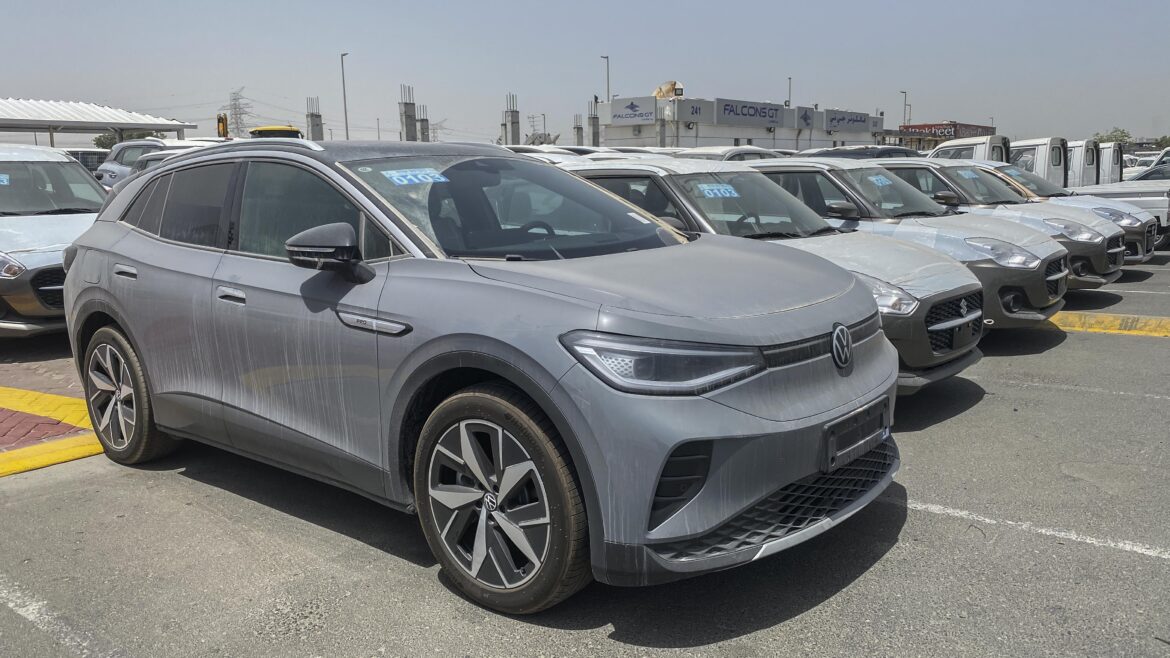 الإمارات تحظر استيراد سيارات فولكس فاجن الكهربائية المصنعة في الصين