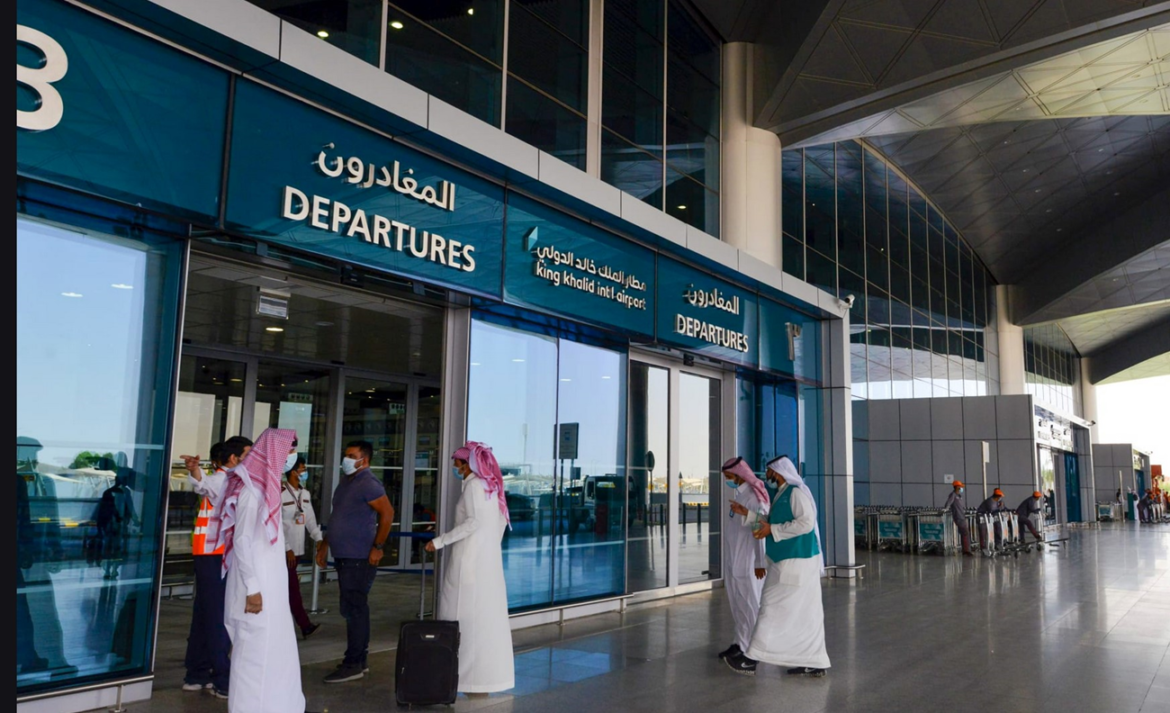 السعودية تبدأ باستخدام كاميرات التوثيق في مطاراتها لأول مرة