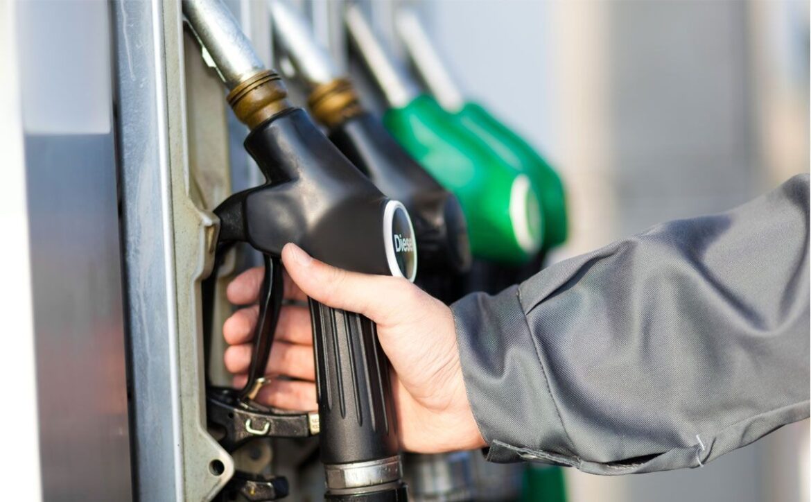 فرنسا تسمح لتجار تجزئة الوقود بالبيع بأقل من التكلفة في مكافحة التضخم