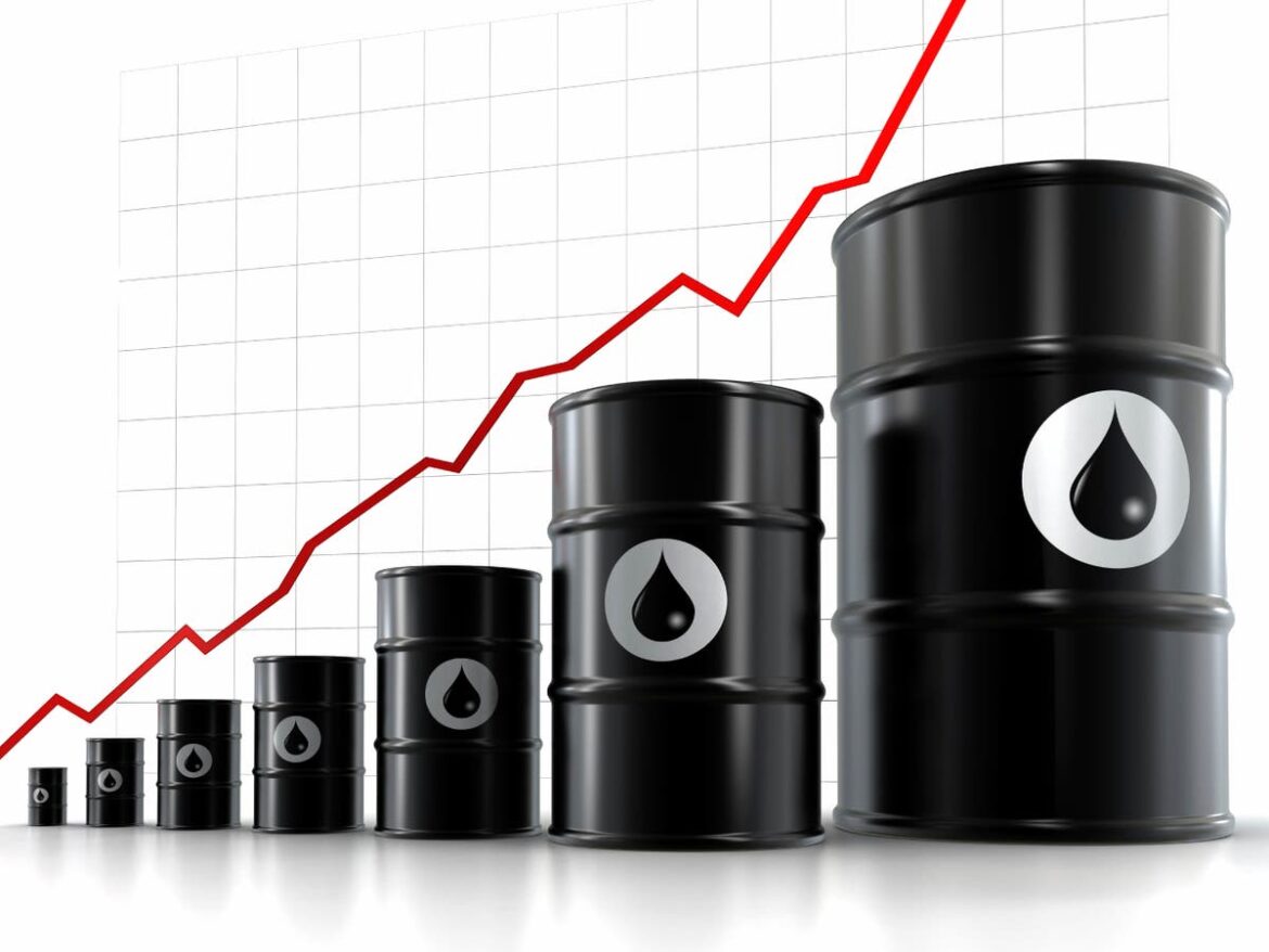 النفط يقترب من 80 دولار بعد زيادة قياسية في المخزونات الأميركية