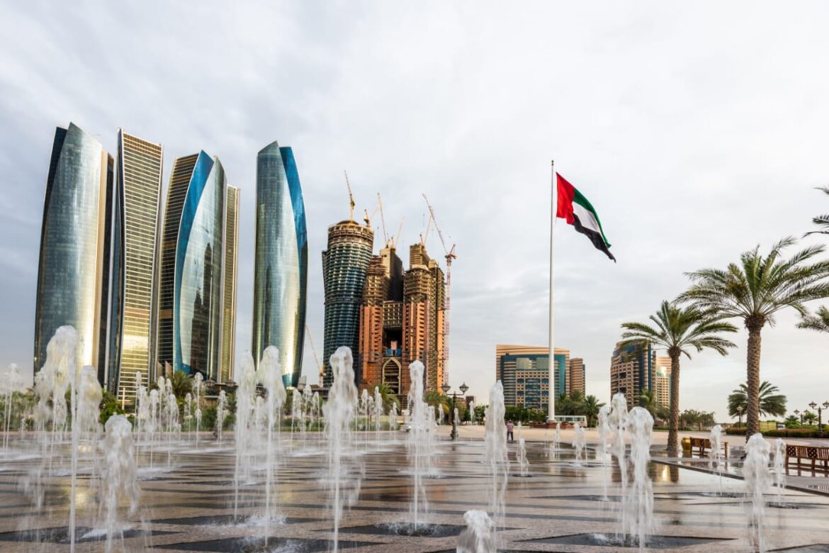 الإمارات تعدل شروط الحصول على الإقامة الذهبية العقارية