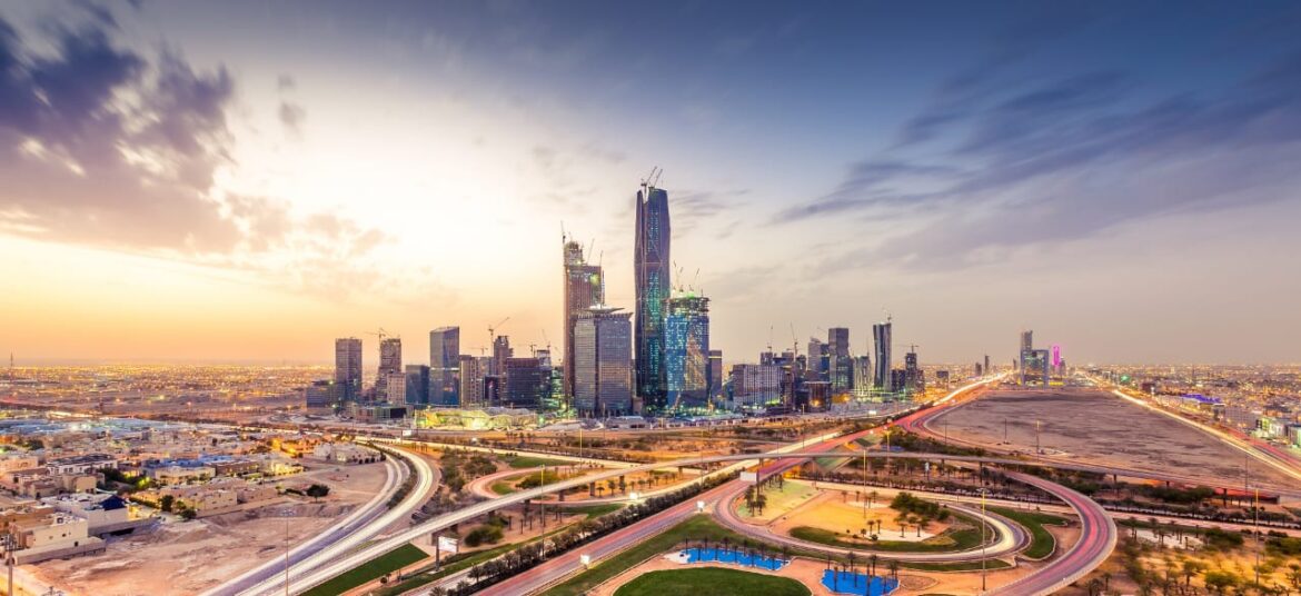 شركات إسبانية تبحث فرص استثمارية بالبنية التحتية في السعودية