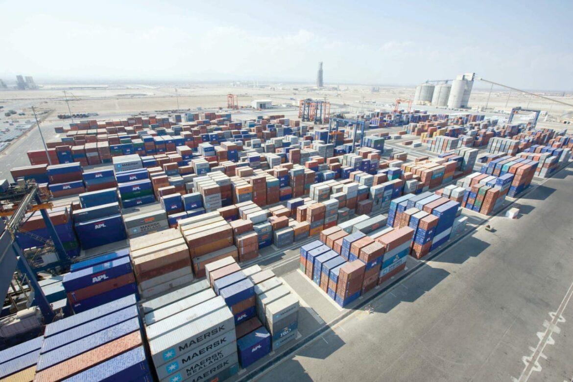 الفائض التجاري لسلطنة عمان يبلغ 1.69 مليار ريال عماني بنهاية فبراير 2024